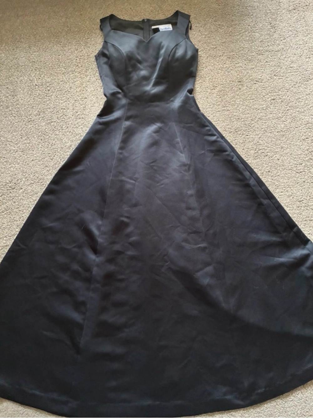 Stunning Vintage Black Gown (00)